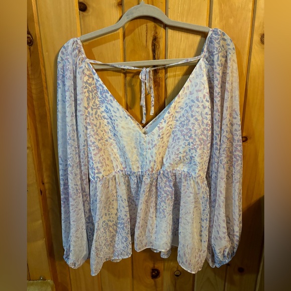 NWT Express Women’s Long-Sleeve Flowy Blouse with Pastel Colors and Pattern - Picture 9 of 9